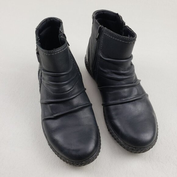 Clarks Caroline Orchid Ruched Ankle Boot Womens 9 Wide Black Leather Side Zip - Picture 3 of 12